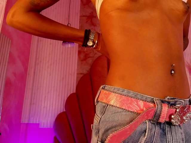 Sofi-Thomas live cam on BongaCams
