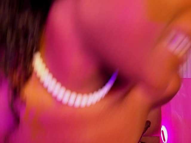 Sofi-Thomas live cam on BongaCams