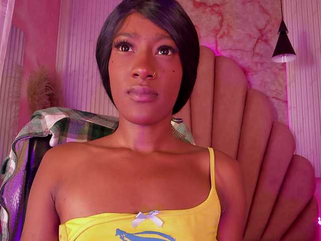 Sofi-Thomas live cam on BongaCams