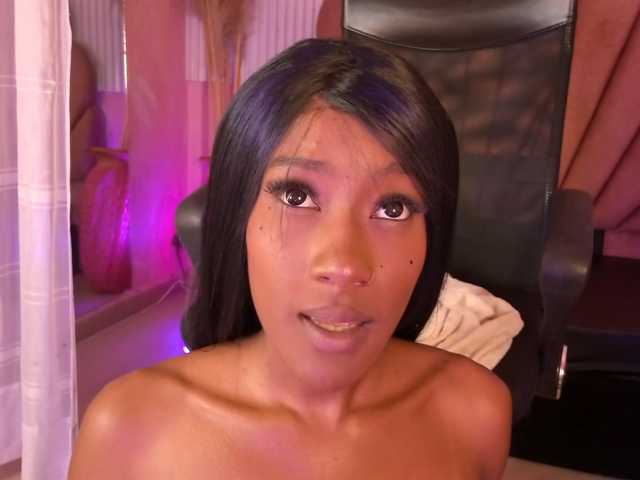 Sofi-Thomas live cam on BongaCams