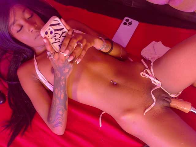 Sofi-Thomas live cam on BongaCams