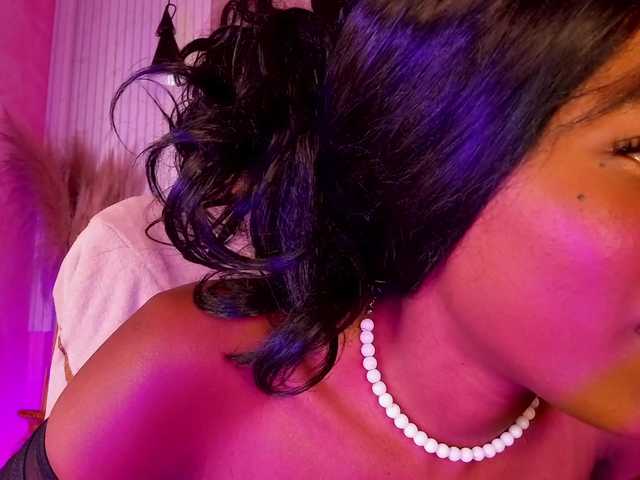 Sofi-Thomas live cam on BongaCams