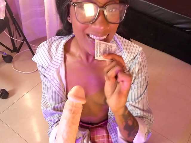 Sofi-Thomas live cam on BongaCams