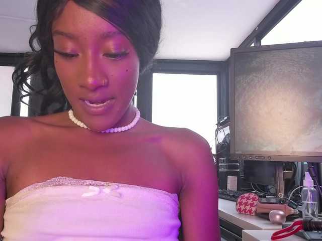 Sofi-Thomas live cam on BongaCams