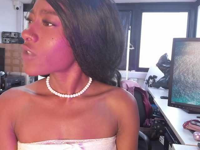 Sofi-Thomas live cam on BongaCams