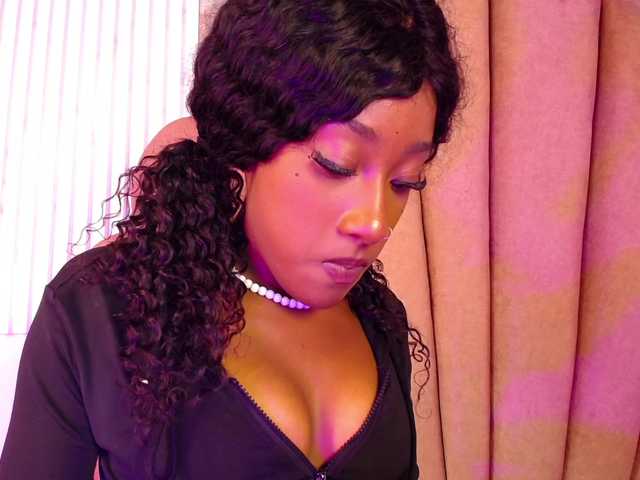 Sofi-Thomas live cam on BongaCams