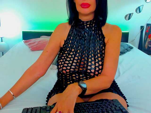shanon4u live cam on BongaCams