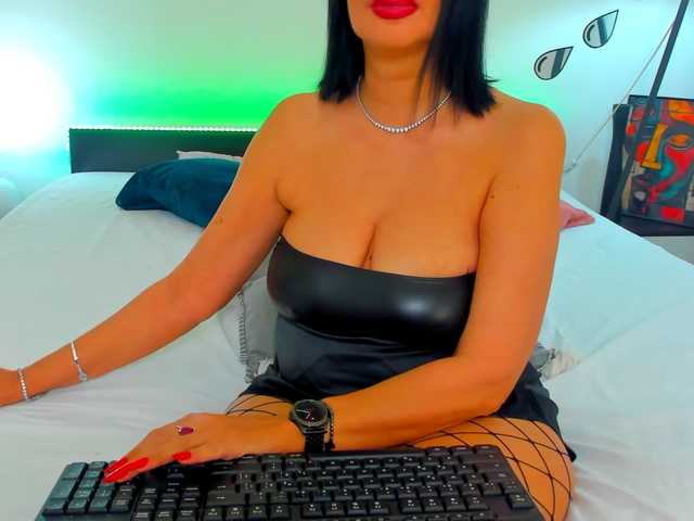 shanon4u live cam on BongaCams