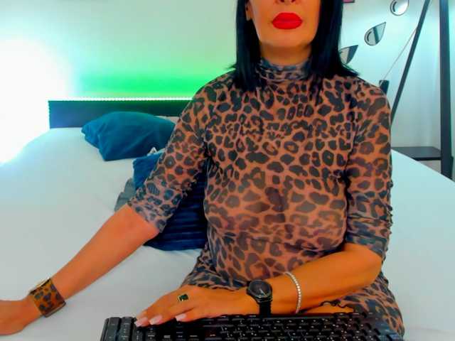 shanon4u live cam on BongaCams