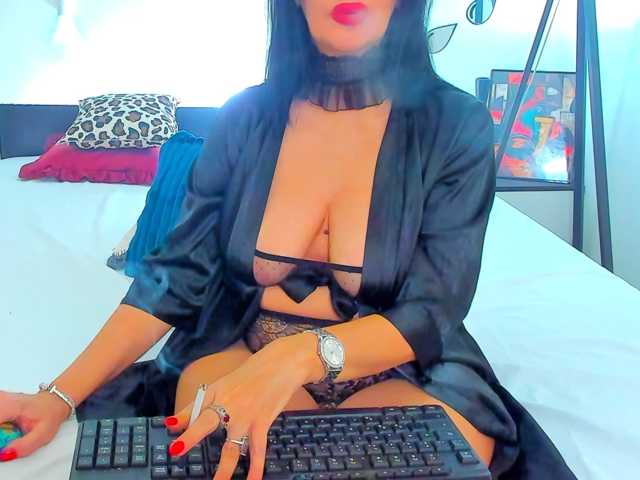 shanon4u live cam on BongaCams