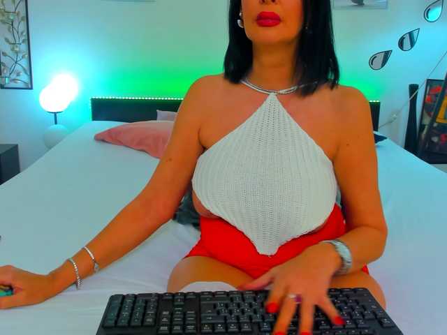 shanon4u live cam on BongaCams