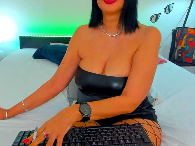 shanon4u live cam on BongaCams