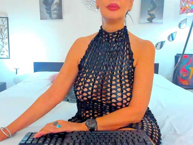 shanon4u live cam on BongaCams
