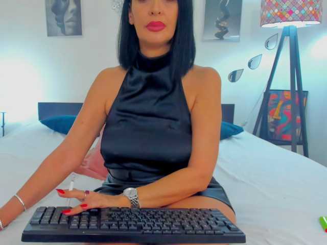 shanon4u live cam on BongaCams