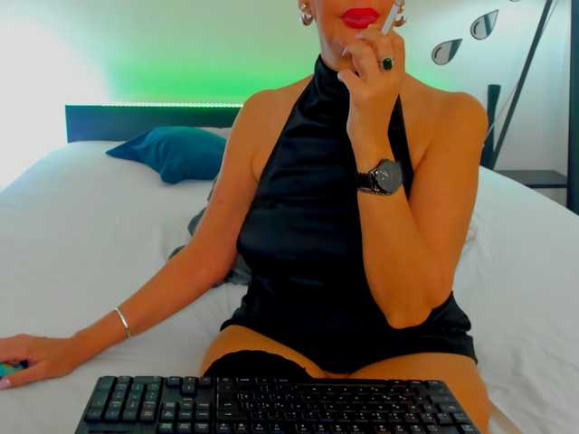 shanon4u live cam on BongaCams