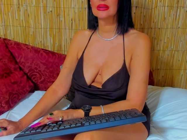shanon4u live cam on BongaCams