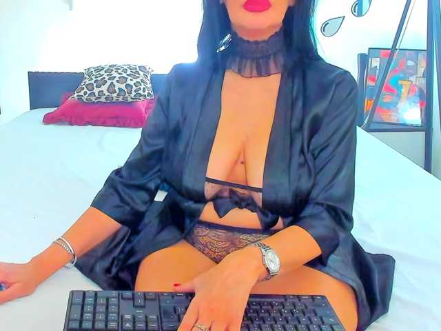 shanon4u live cam on BongaCams