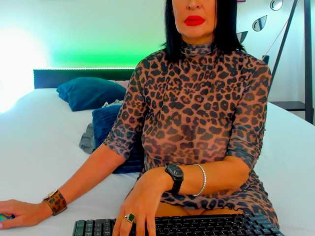 shanon4u live cam on BongaCams