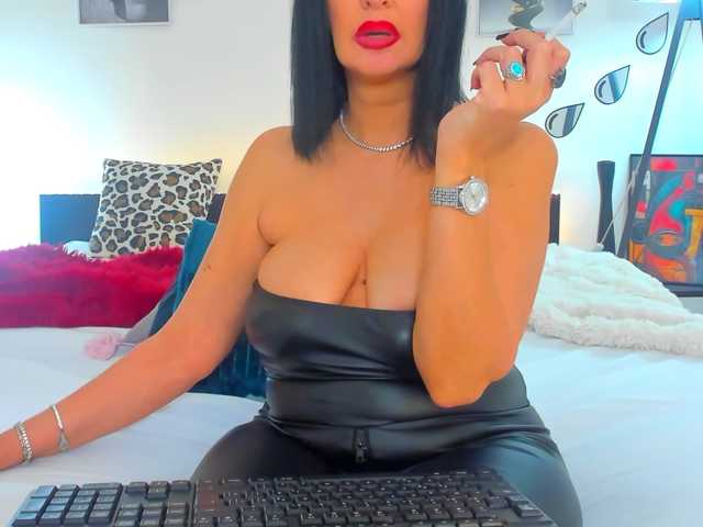 shanon4u live cam on BongaCams