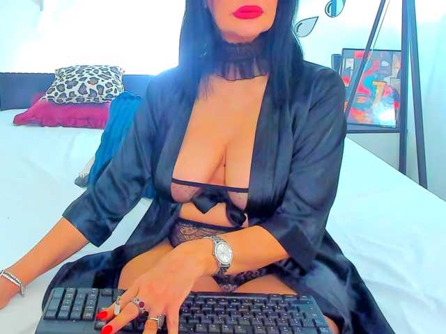shanon4u live cam on BongaCams