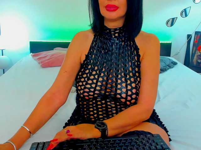 shanon4u live cam on BongaCams