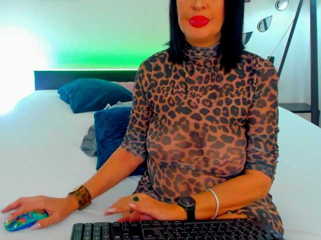 shanon4u live cam on BongaCams