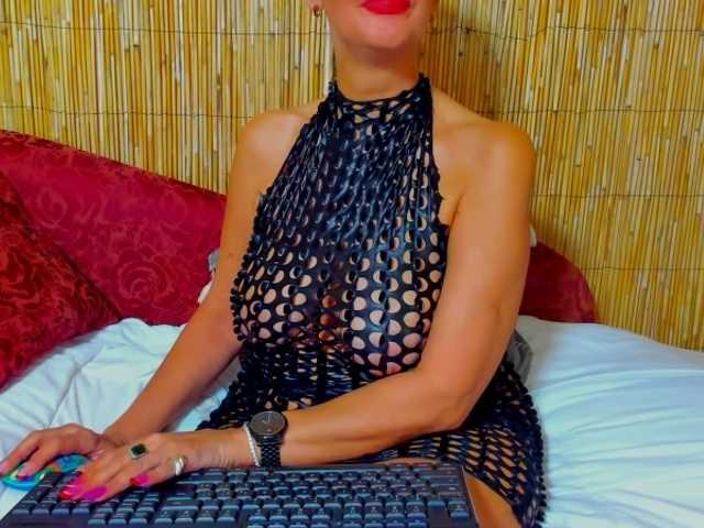 shanon4u live cam on BongaCams