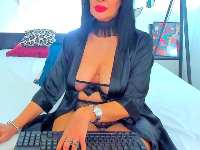 shanon4u live cam on BongaCams