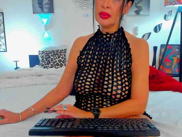 Shanon4u's cam show statistics and live stream