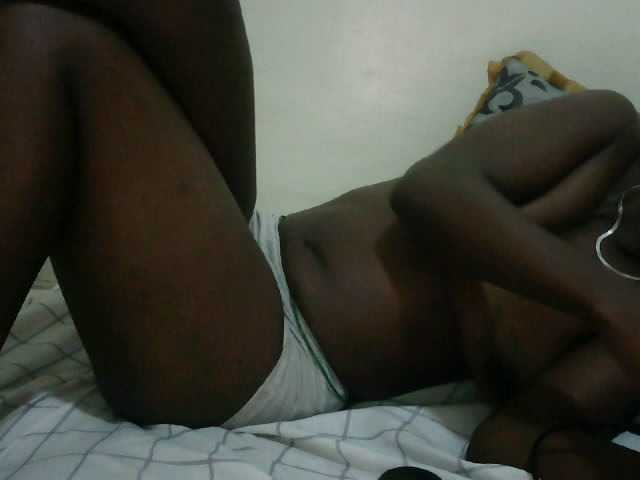 Prettyebony3 live cam on BongaCams