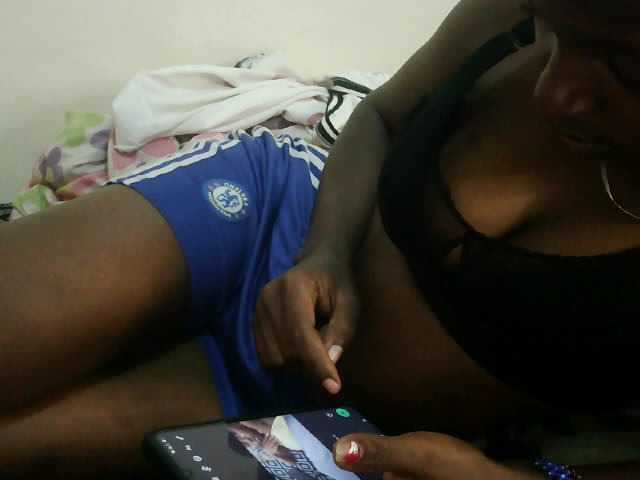 Prettyebony3 live cam on BongaCams