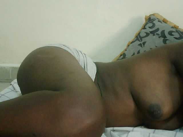 Prettyebony3 live cam on BongaCams