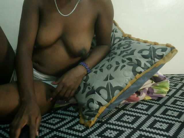 Prettyebony3 live cam on BongaCams