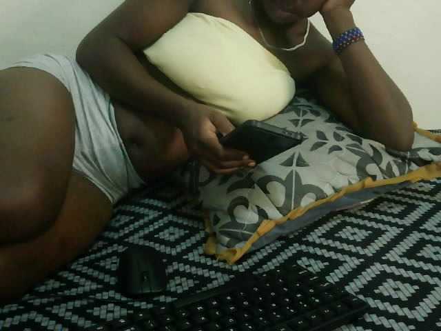 Prettyebony3 live cam on BongaCams