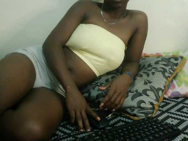 Prettyebony3 live cam on BongaCams