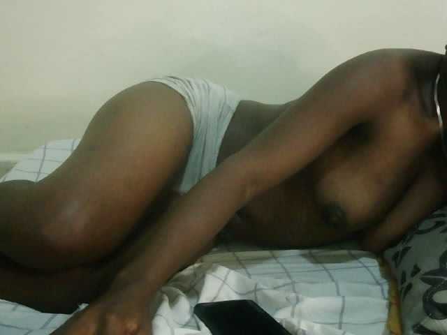 Prettyebony3 live cam on BongaCams