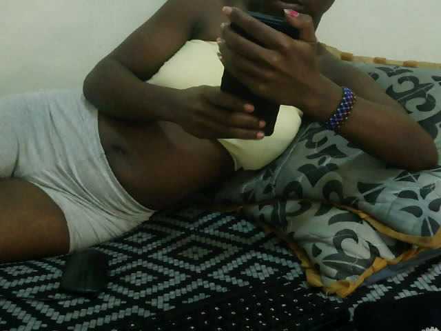 Prettyebony3 live cam on BongaCams