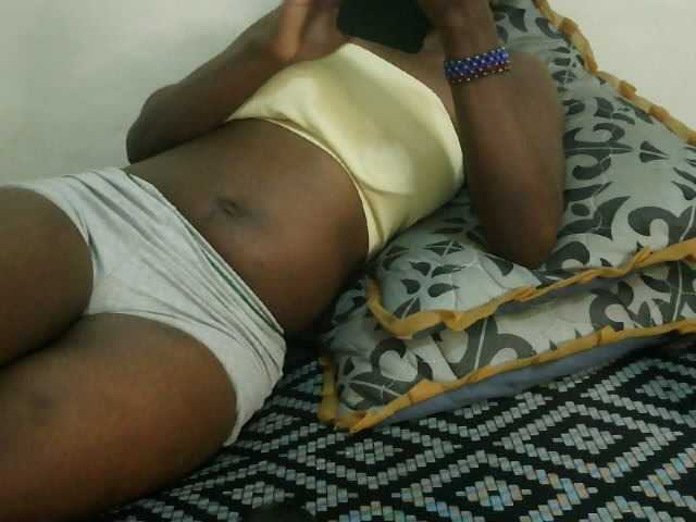 Prettyebony3 live cam on BongaCams