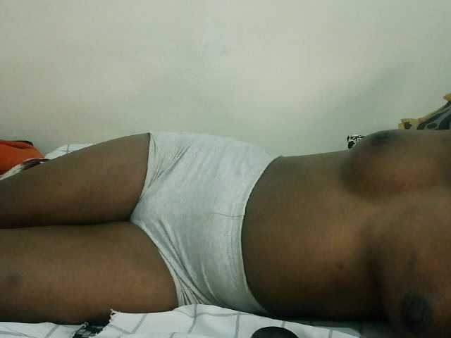 Prettyebony3 live cam on BongaCams