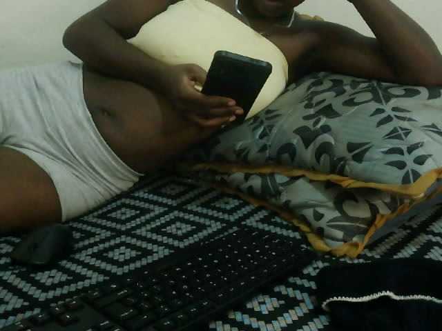 Prettyebony3 live cam on BongaCams