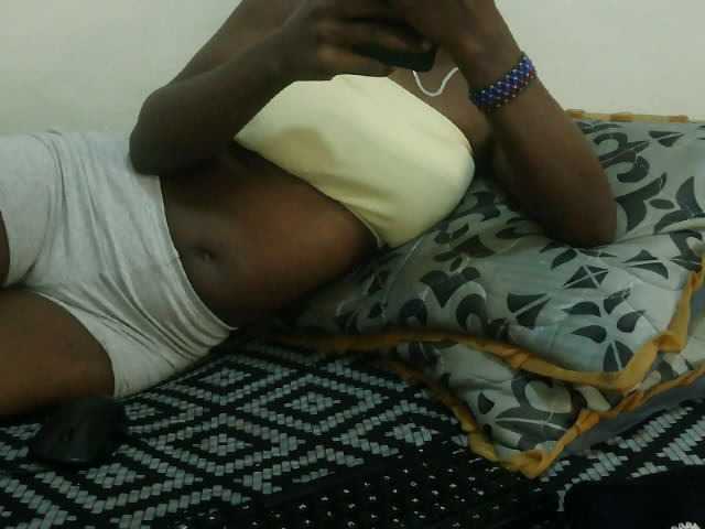 Prettyebony3 live cam on BongaCams