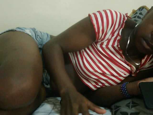 Prettyebony3 live cam on BongaCams