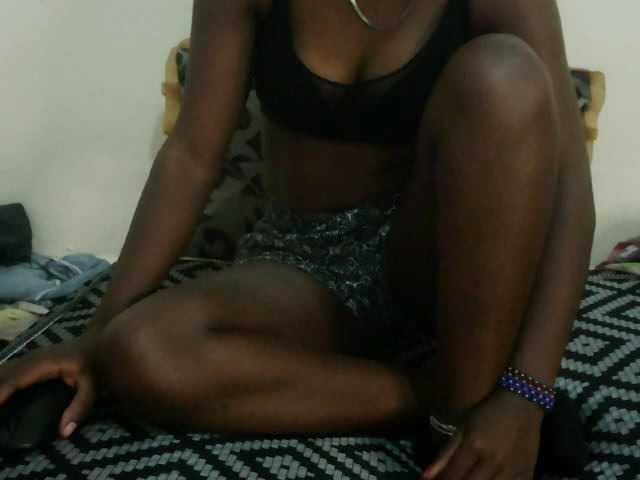 Prettyebony3 live cam on BongaCams