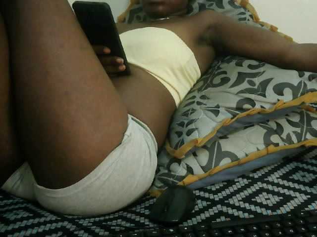 Prettyebony3 live cam on BongaCams