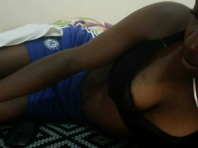Prettyebony3 live cam on BongaCams
