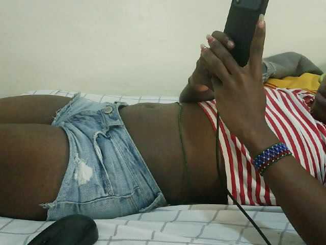 Prettyebony3 live cam on BongaCams