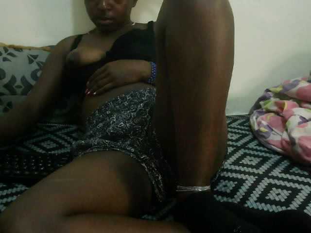 Prettyebony3 live cam on BongaCams
