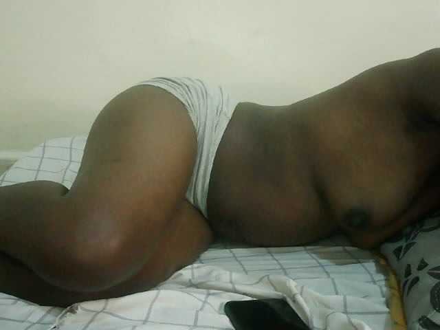 Prettyebony3 live cam on BongaCams