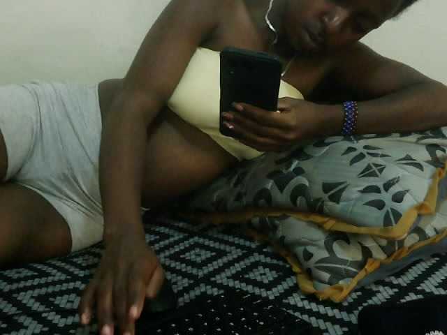 Prettyebony3 live cam on BongaCams