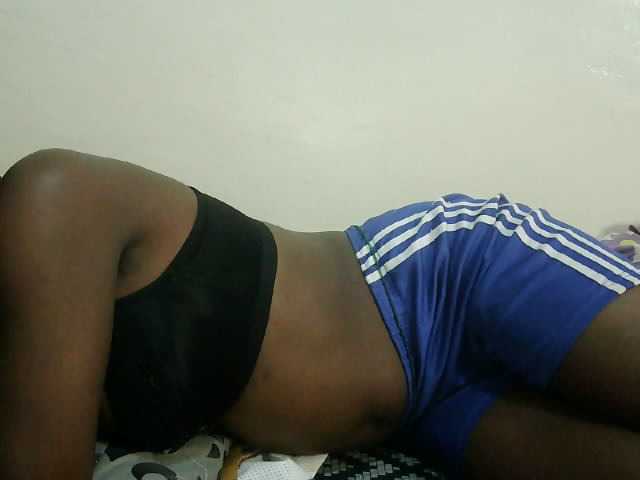 Prettyebony3 live cam on BongaCams